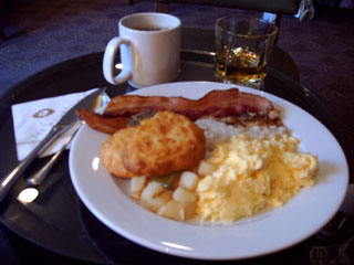 A full breakfast buffet is served from 6 to 9 am daily, with an evening social hour for drinks and later milk and cookies